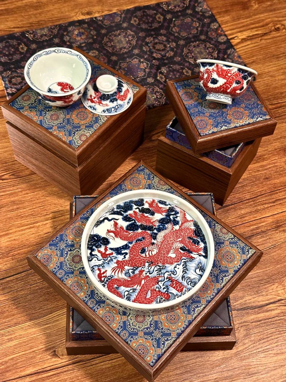The Blue-and-White Underglaze Red