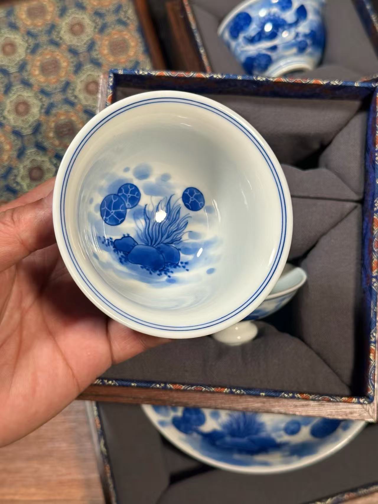 Underglaze Blue-and-White “Wealth and Prosperity” Lidded Bowl