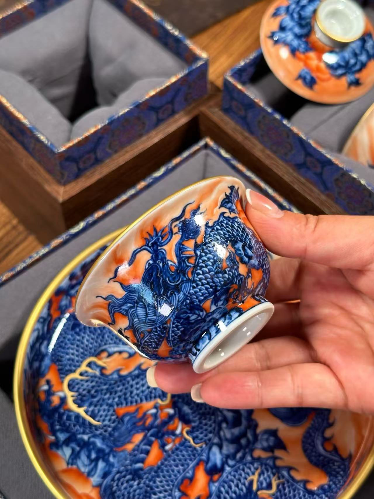 Blue-and-White Porcelain Set with Gold-Outlined Dragons in a Prosperous Era, Decorated with Ferric Red and Gold