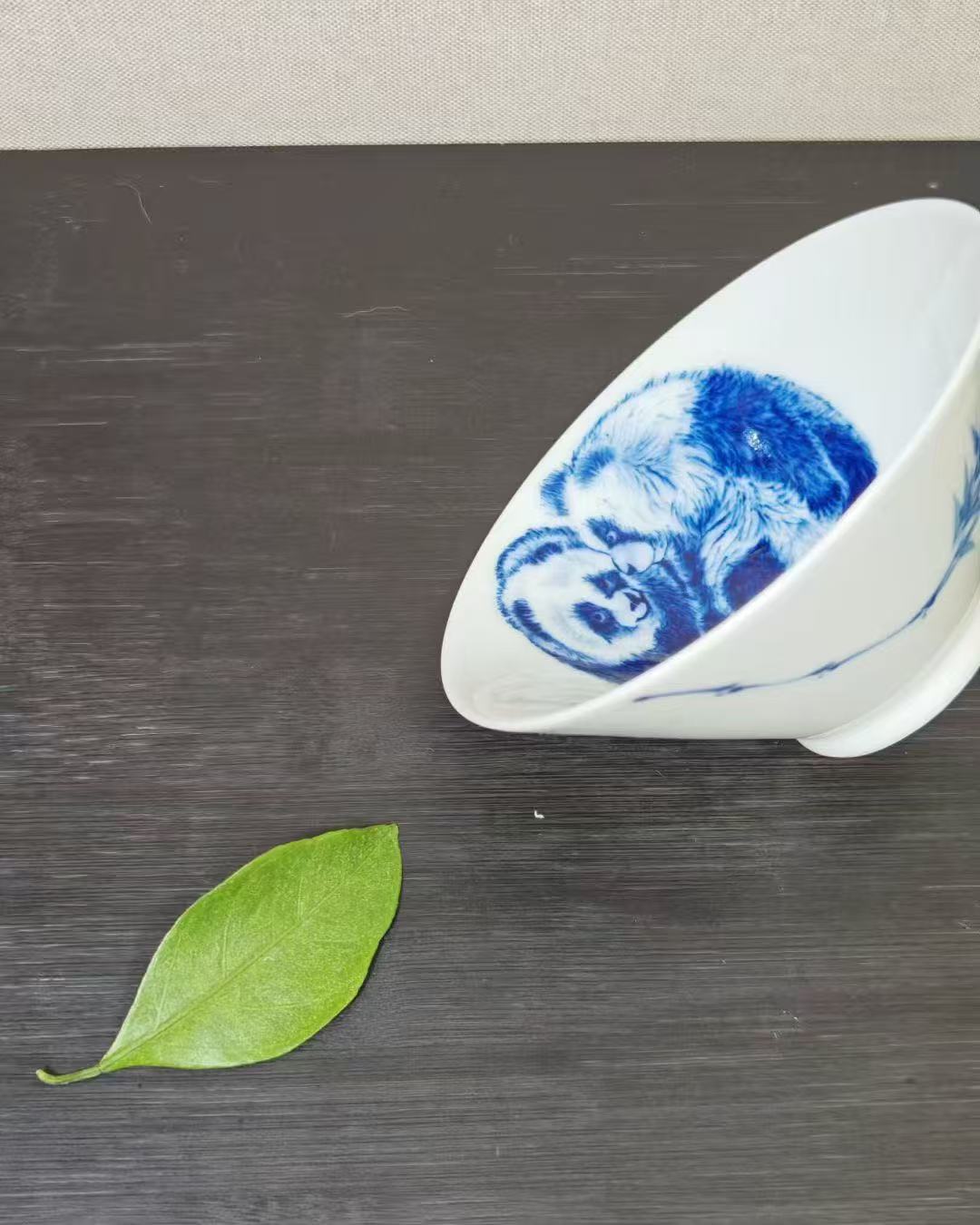 Blue-and-White Panda Asparagus Fern Conical Cup