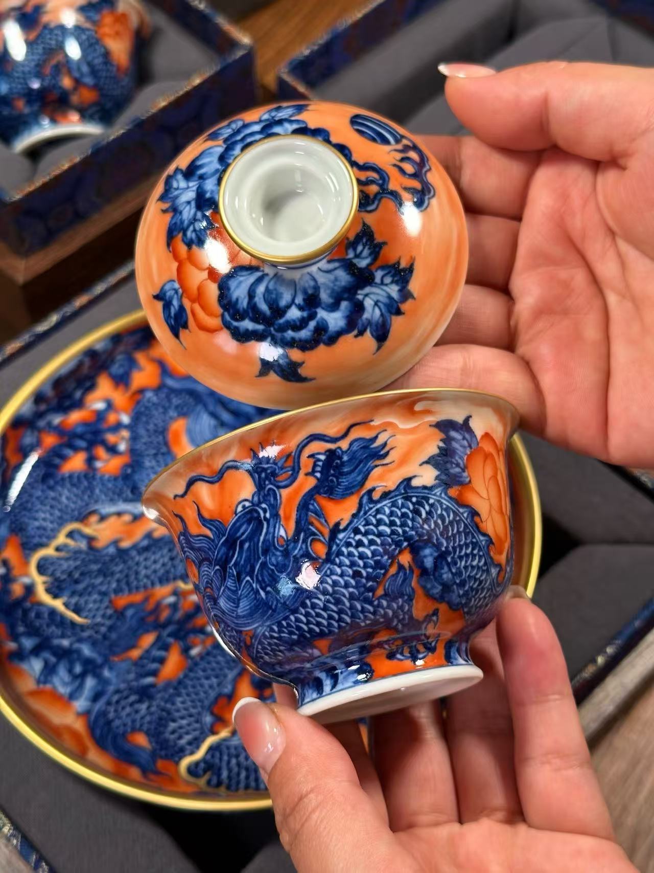 Blue-and-White Porcelain Set with Gold-Outlined Dragons in a Prosperous Era, Decorated with Ferric Red and Gold