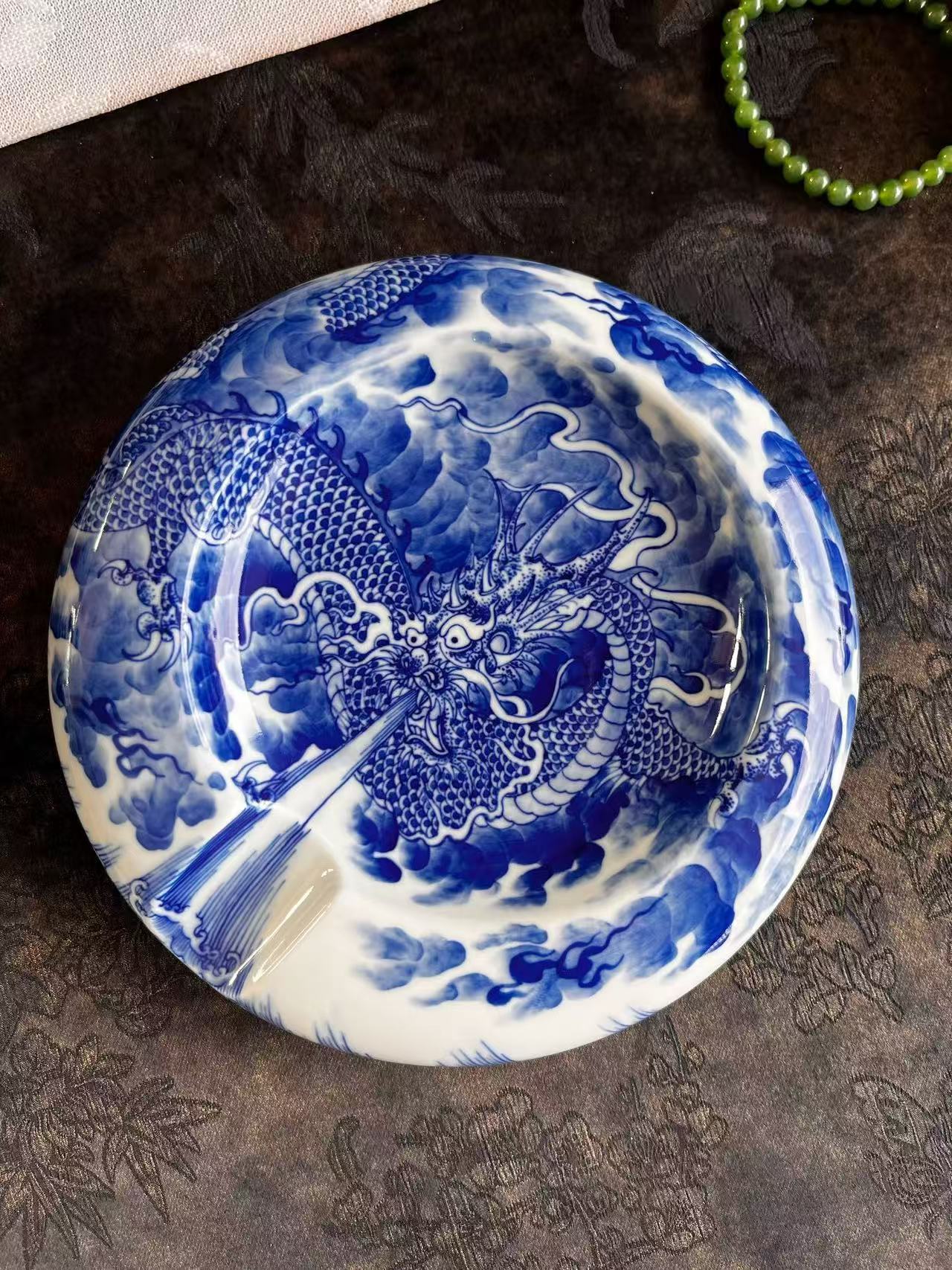 Blue-and-White Dragon-Patterned Cigar Jar
