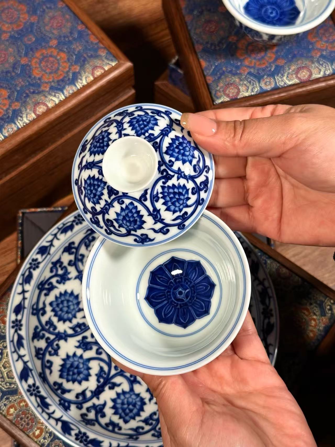 Blue-and-white Lotus Scroll Covered Bowl