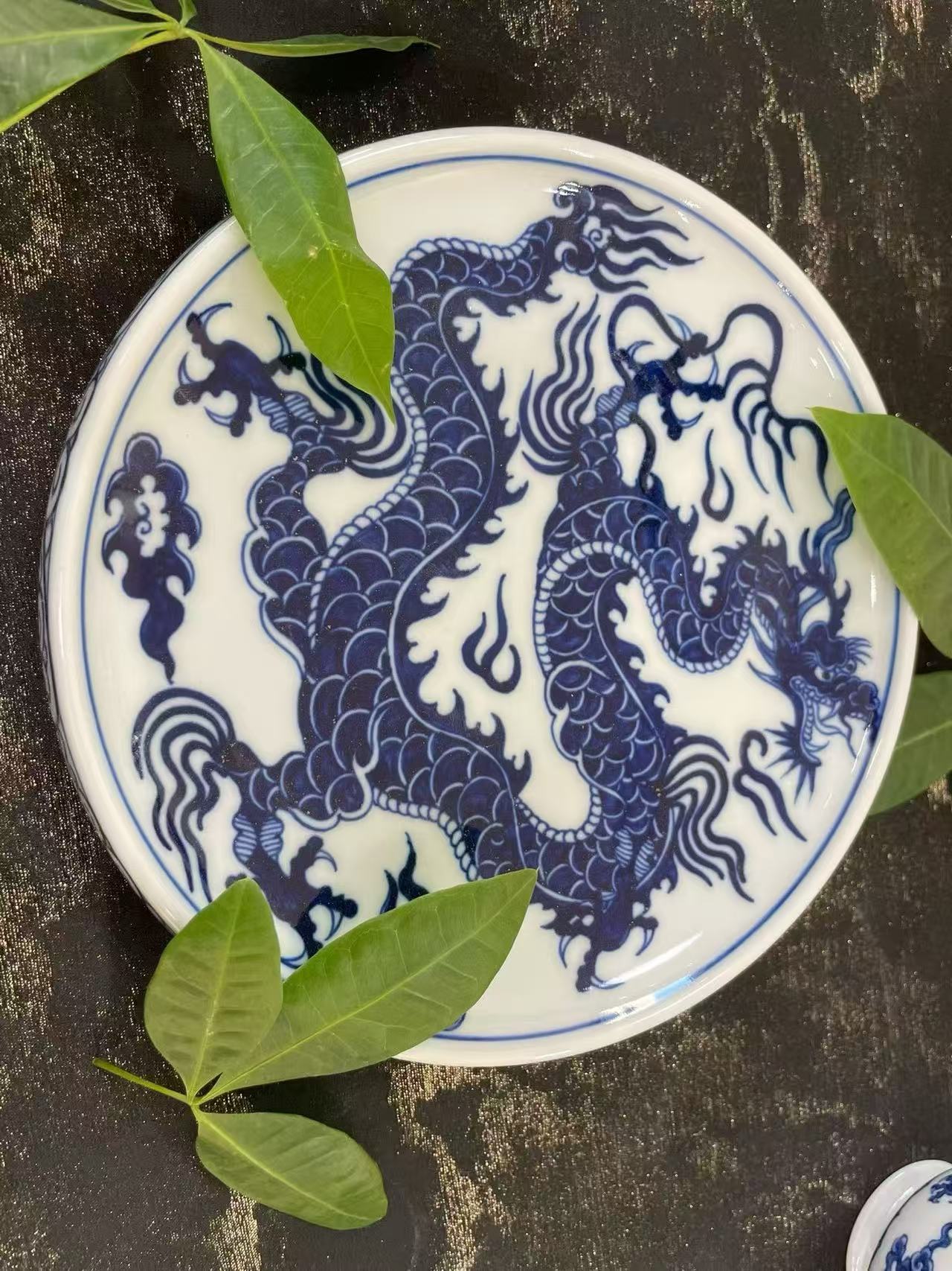 Blue-and-white porcelain from the Chai Kiln, modeled after Yuan-dynasty dragons