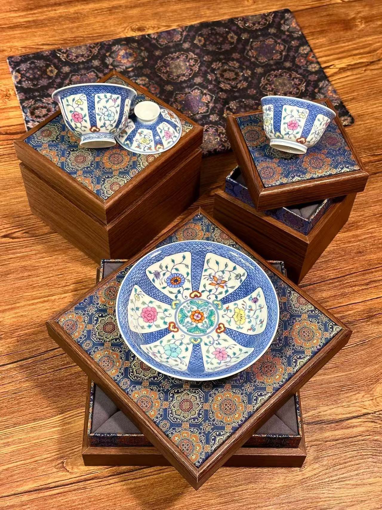 Blue-and-White Doucai Floral Set with Openwork Design