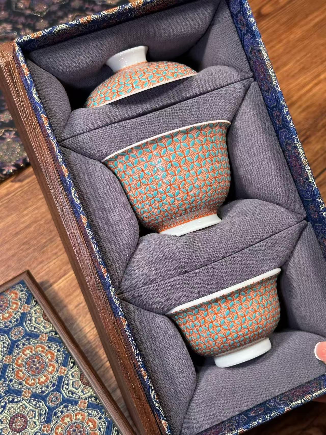 Hand-Painted Blue-and-White Doucai “Copper Coin” Pattern Two-Piece Set