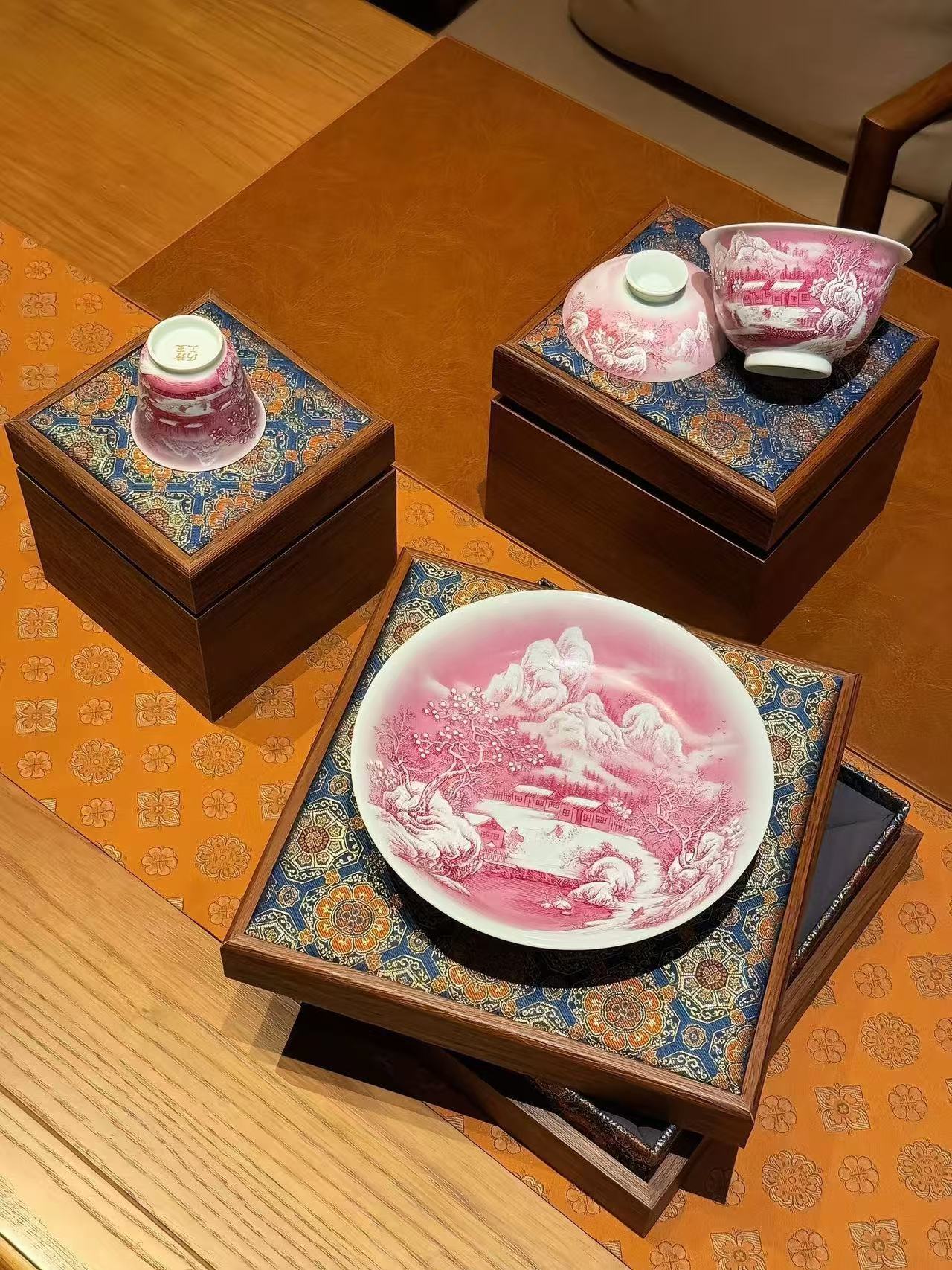 Ruby Red “Visiting Friends in the Snow” Set