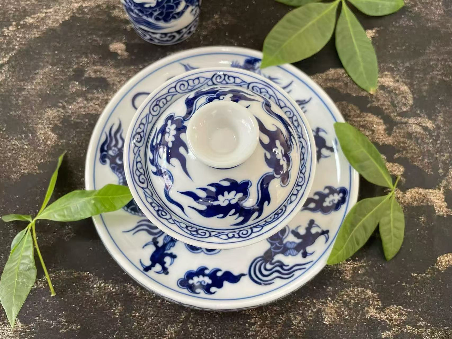 Blue-and-white porcelain from the Chai Kiln, modeled after Yuan-dynasty dragons