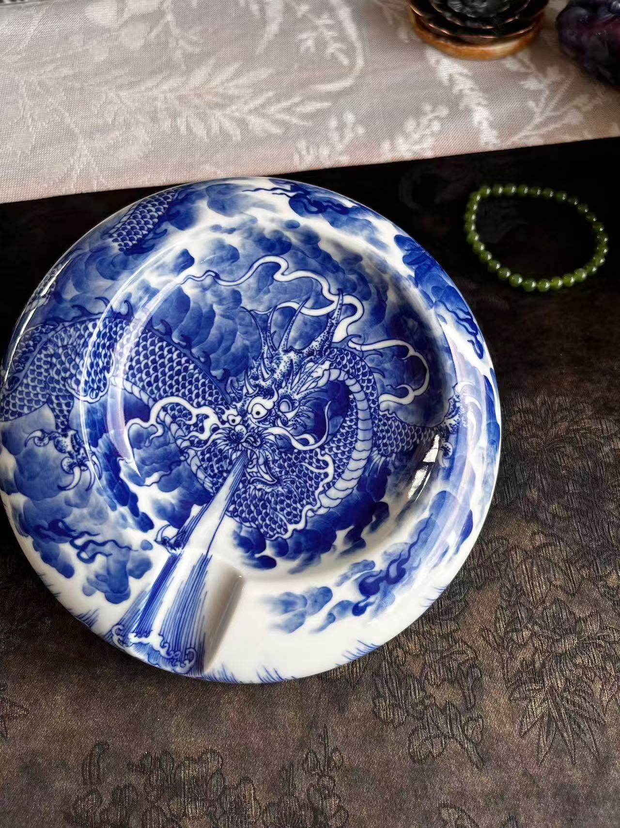 Blue-and-White Dragon-Patterned Cigar Jar