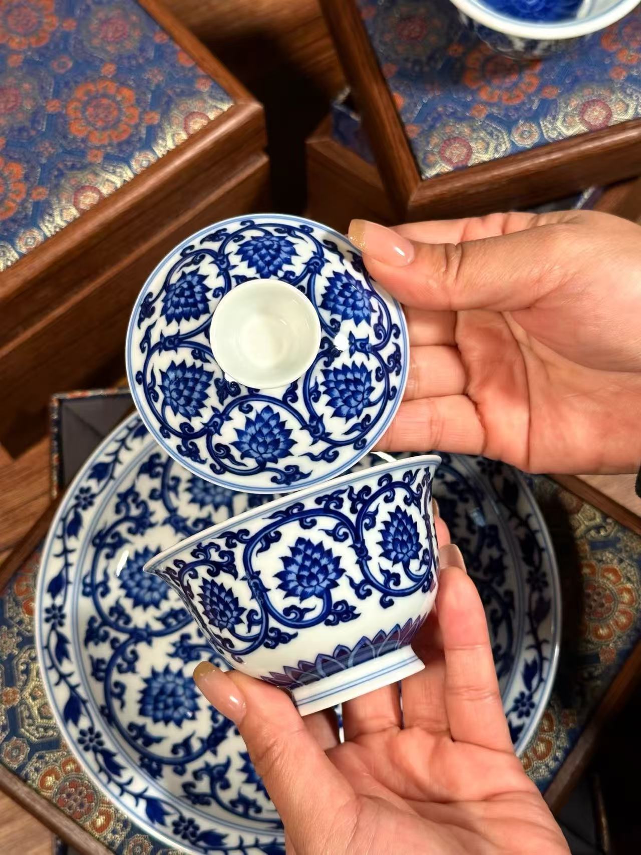 Blue-and-white Lotus Scroll Covered Bowl