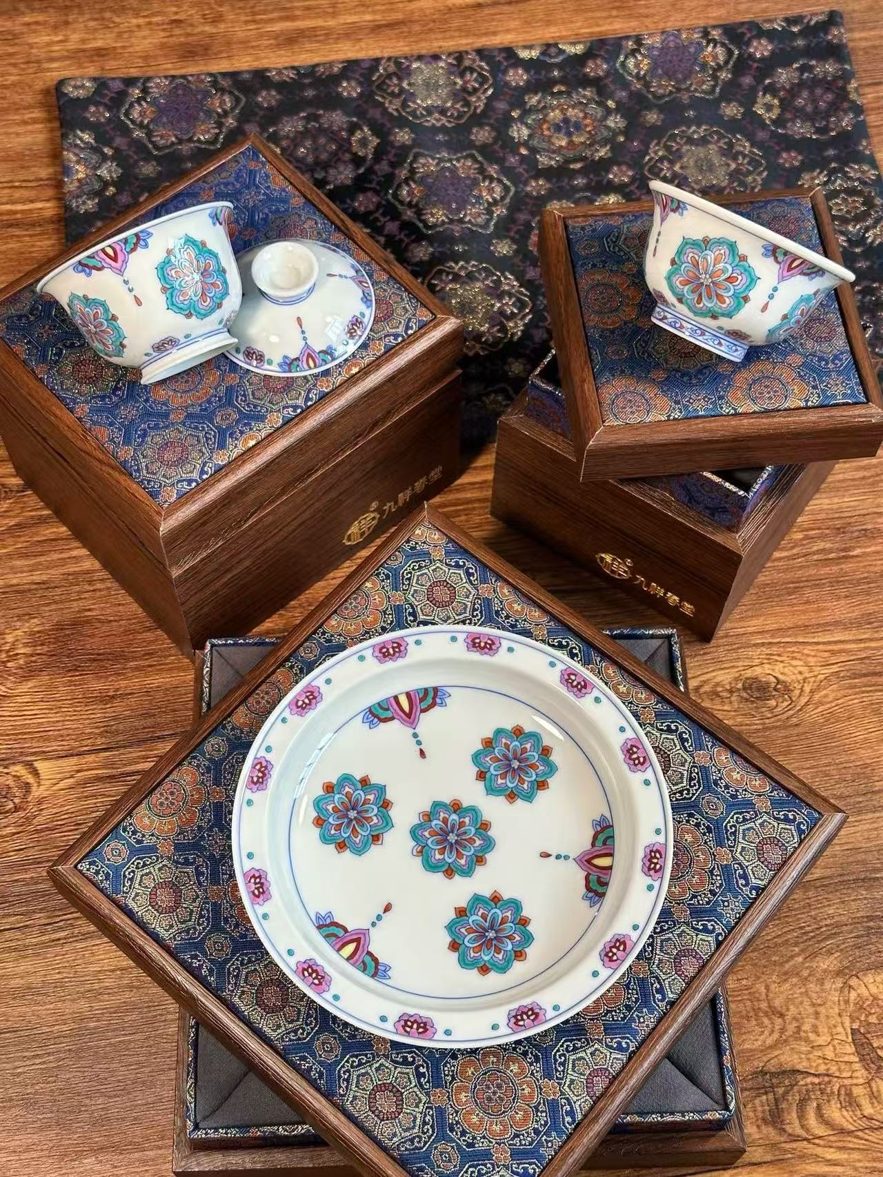 Blue-and-White Doucai “Baoxianghua” Set