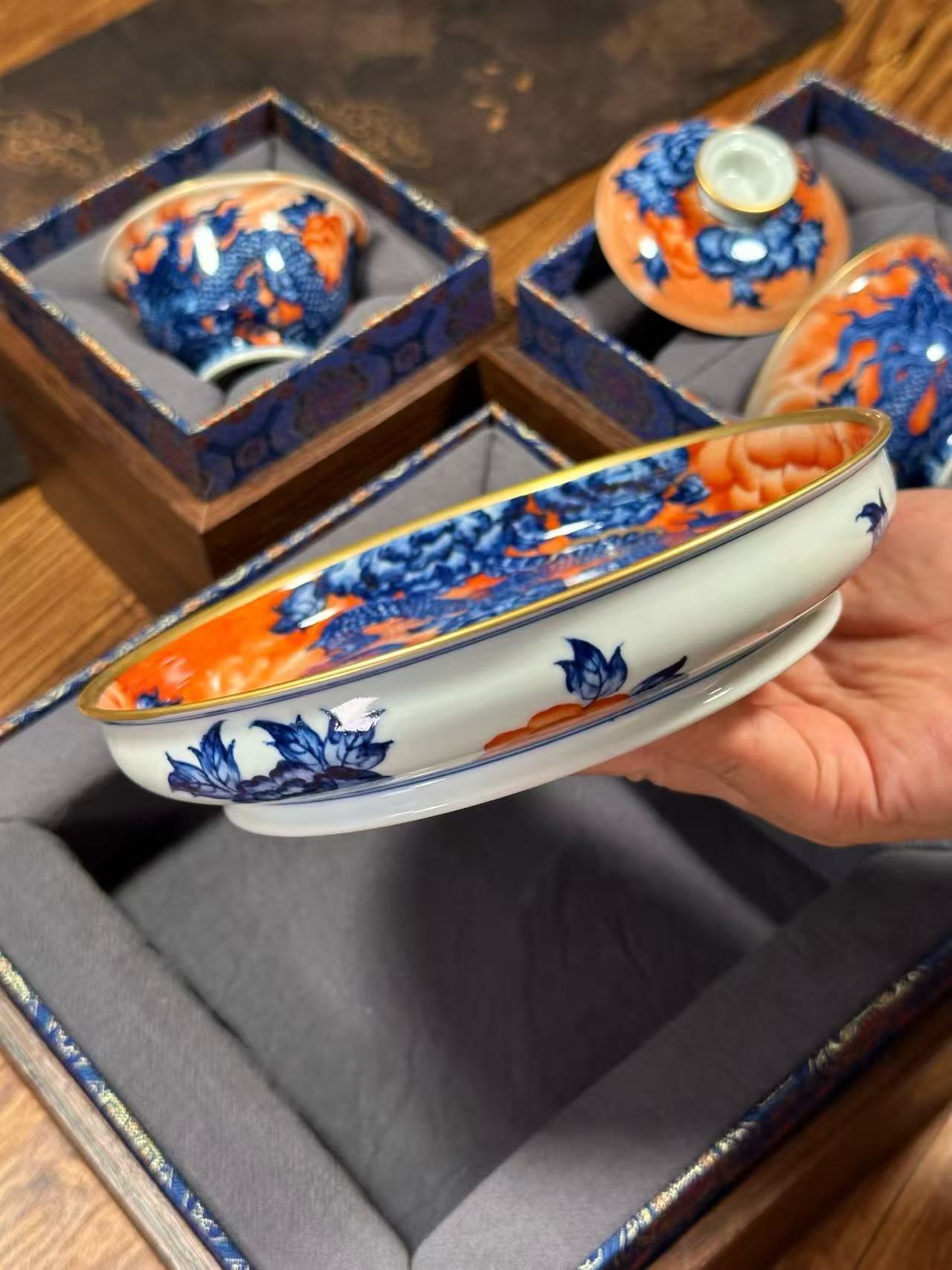 Blue-and-White Porcelain Set with Gold-Outlined Dragons in a Prosperous Era, Decorated with Ferric Red and Gold