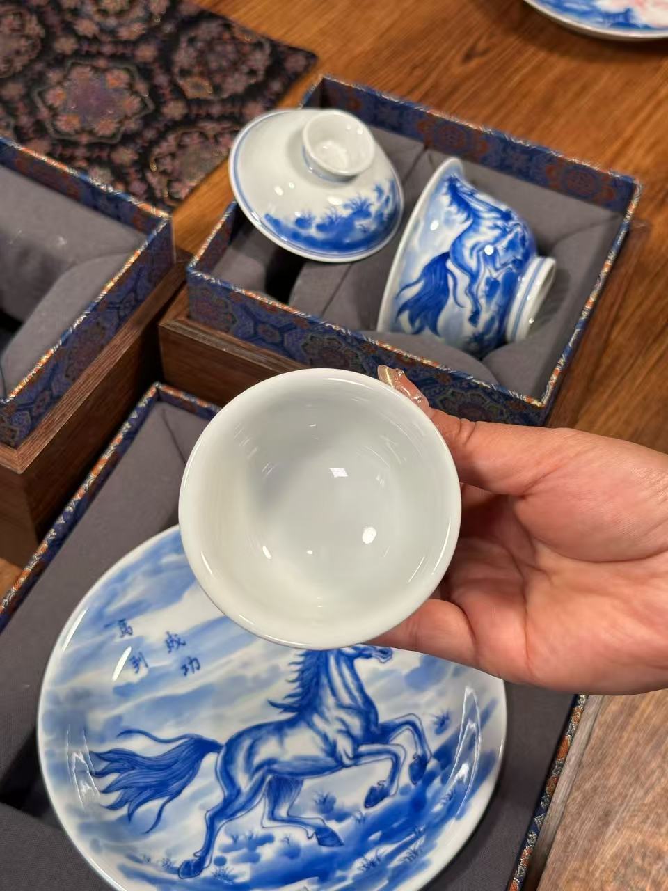 Freehand Blue-and-White “Success at First Try” Set