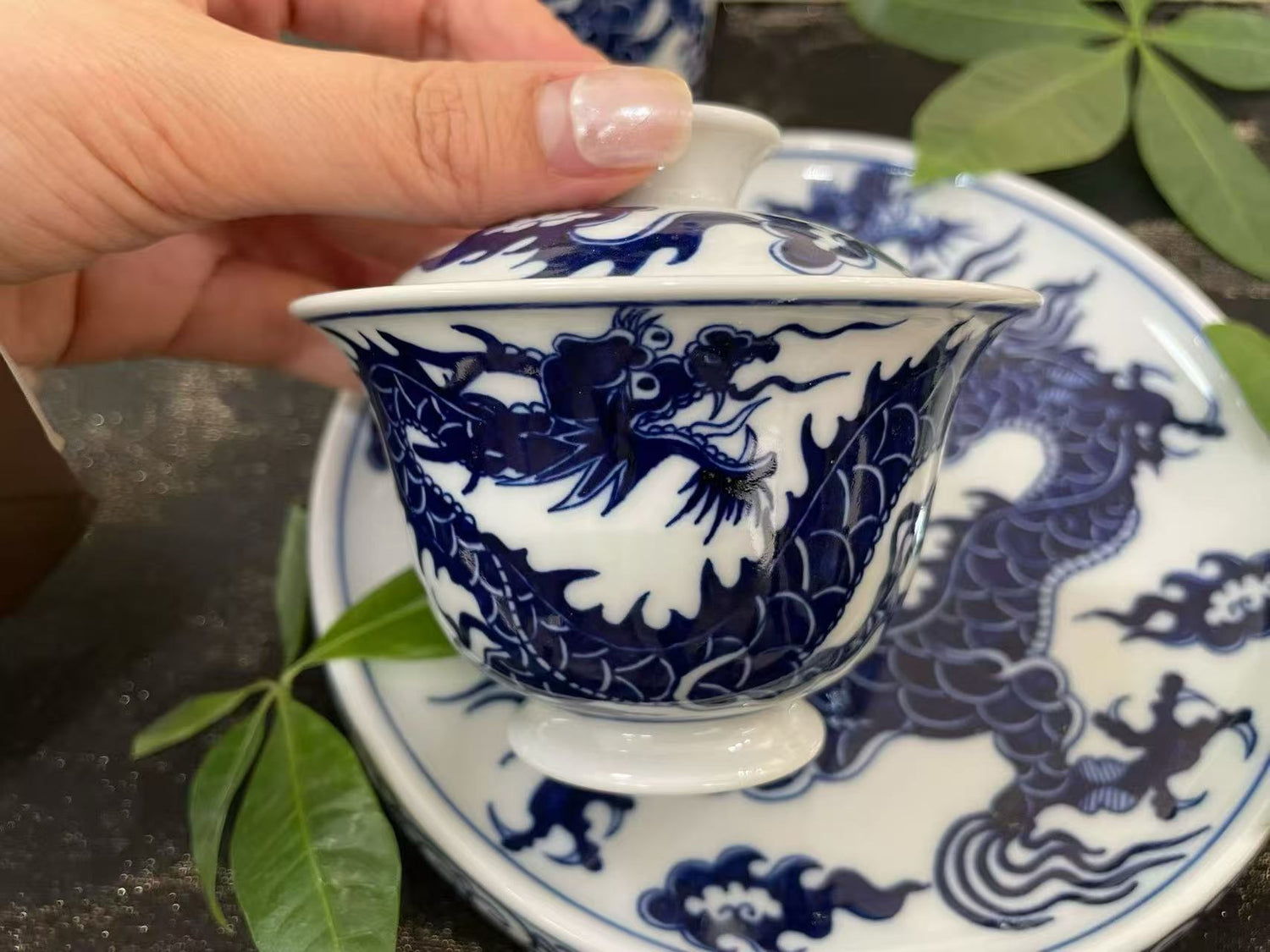 Blue-and-white porcelain from the Chai Kiln, modeled after Yuan-dynasty dragons