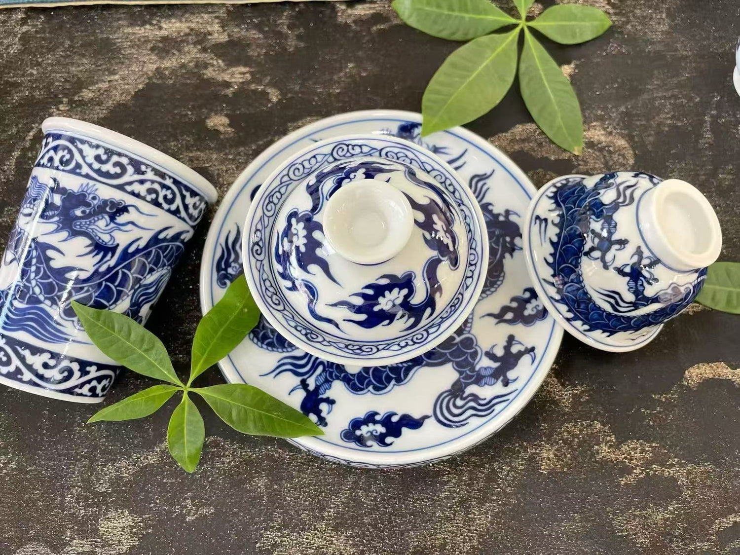 Blue-and-white porcelain from the Chai Kiln, modeled after Yuan-dynasty dragons
