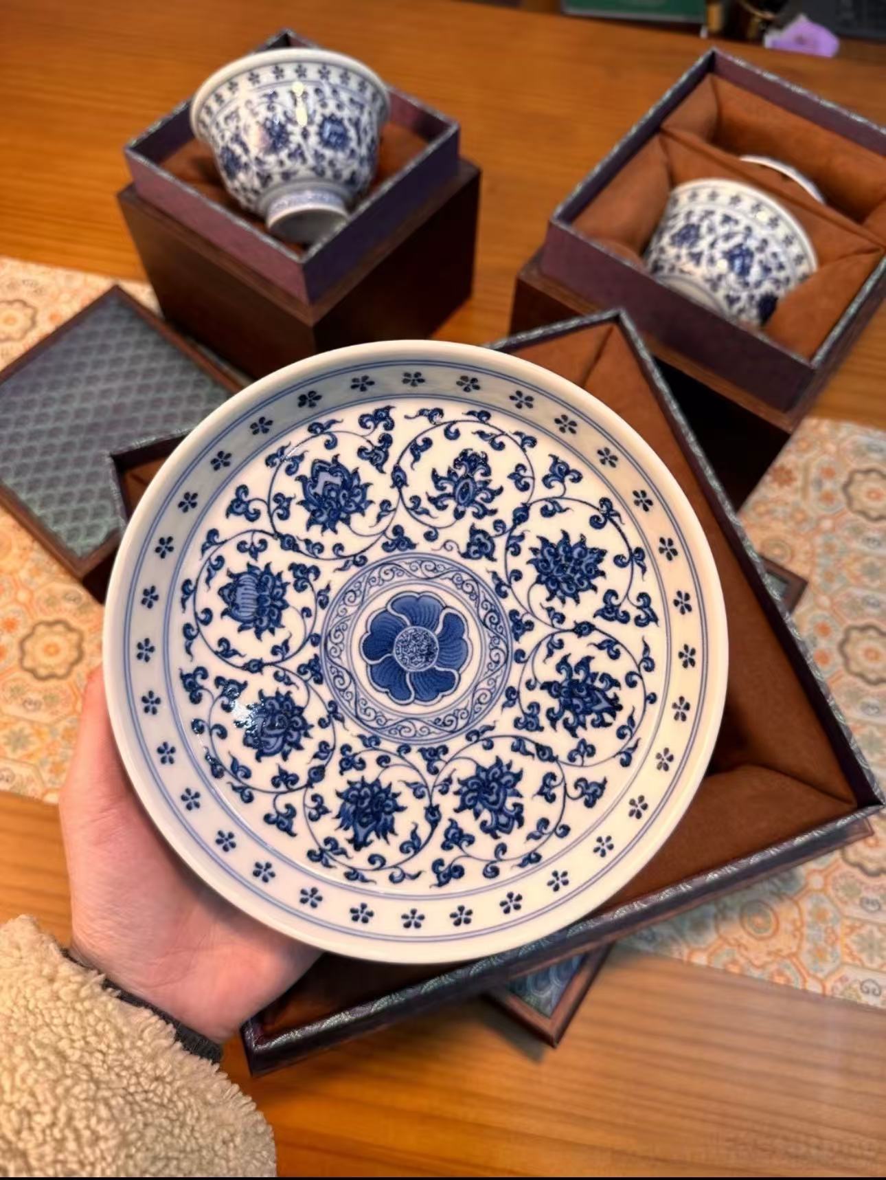 Blue-and-white Lotus Scroll Vase from the Chai Kiln