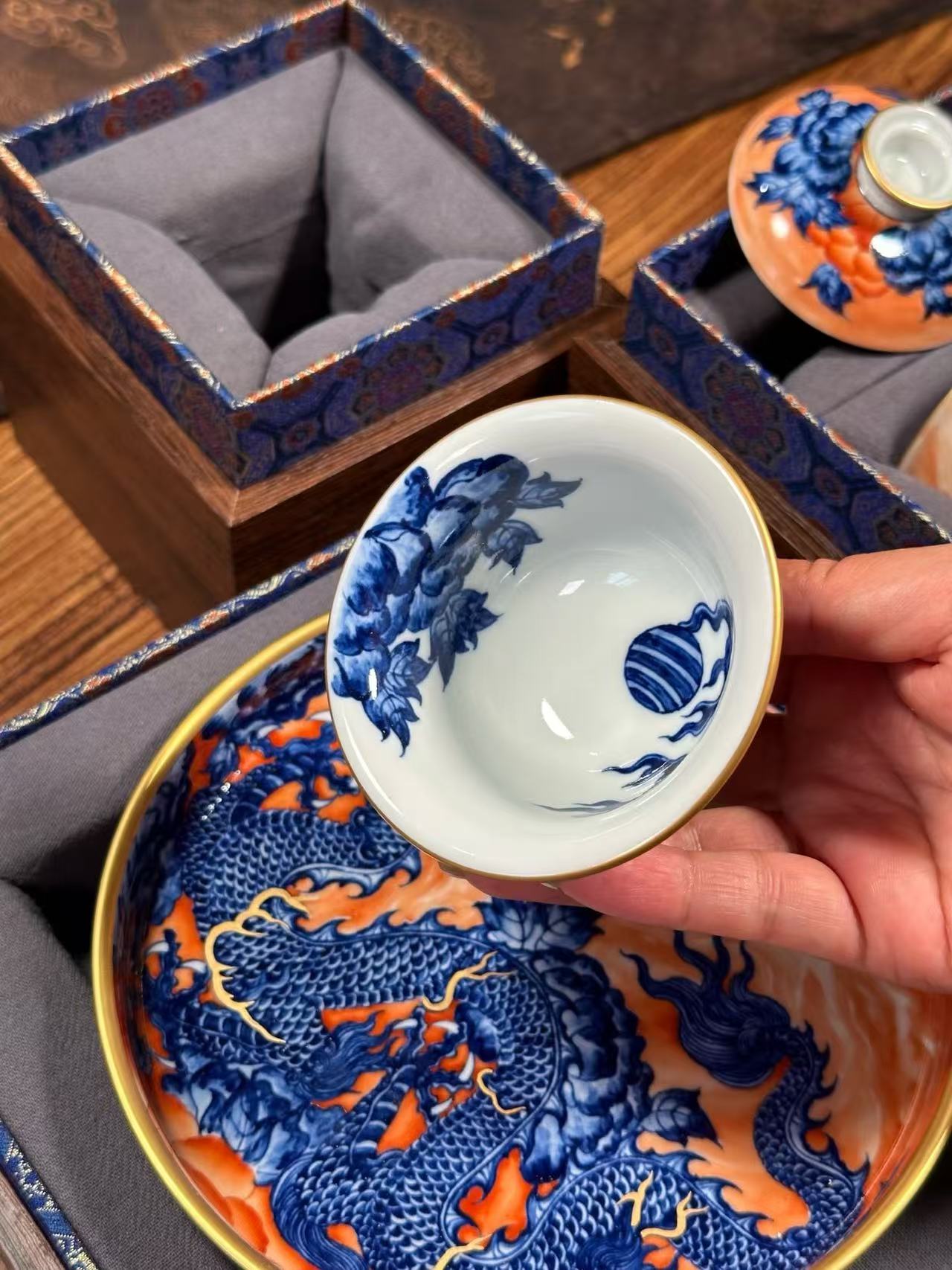 Blue-and-White Porcelain Set with Gold-Outlined Dragons in a Prosperous Era, Decorated with Ferric Red and Gold
