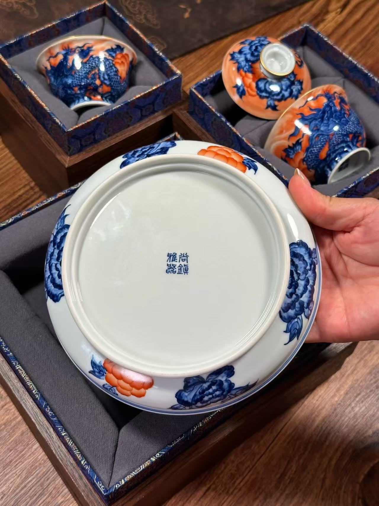 Blue-and-White Porcelain Set with Gold-Outlined Dragons in a Prosperous Era, Decorated with Ferric Red and Gold
