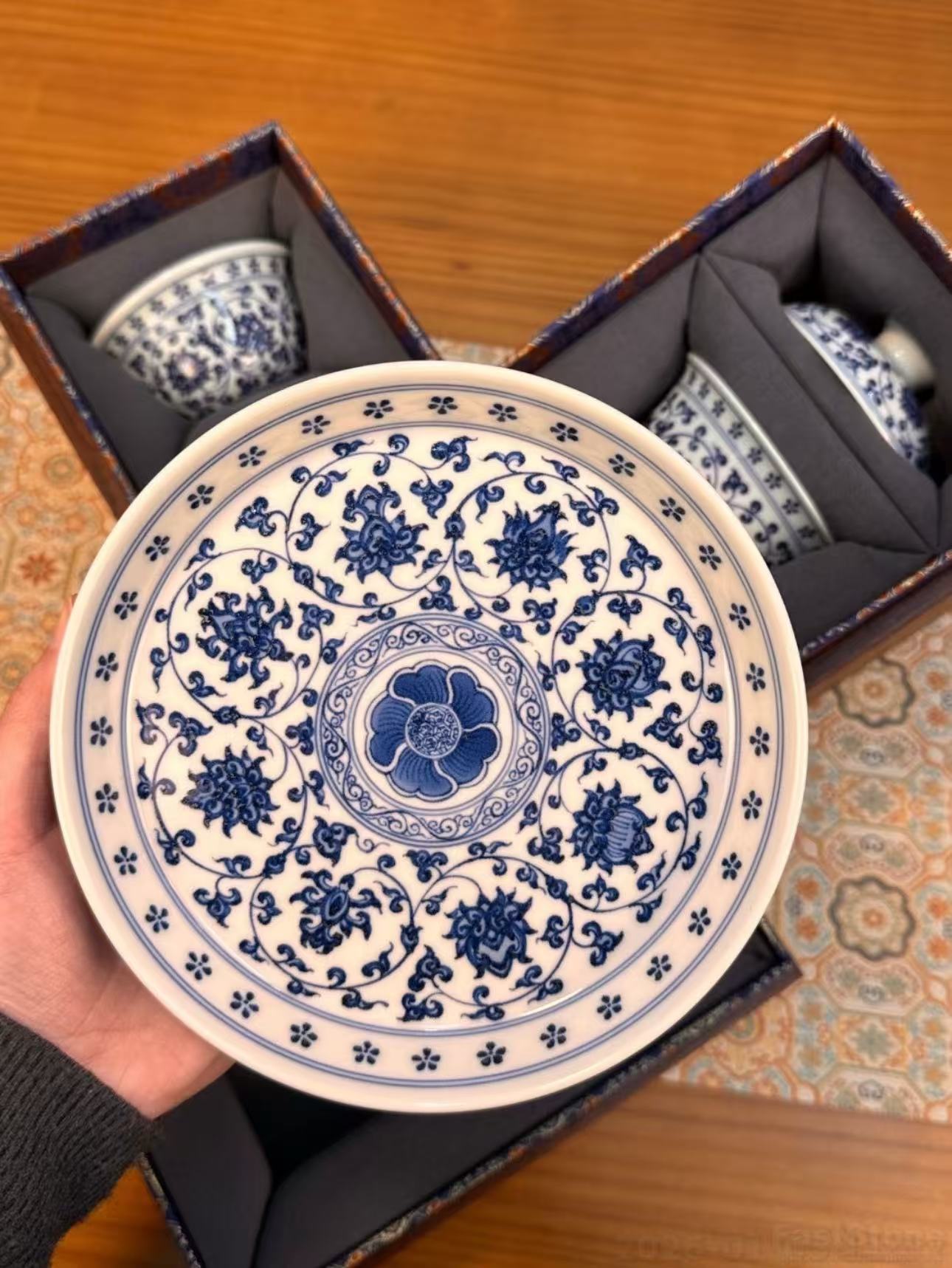 Blue-and-white Lotus Scroll Vase from the Chai Kiln
