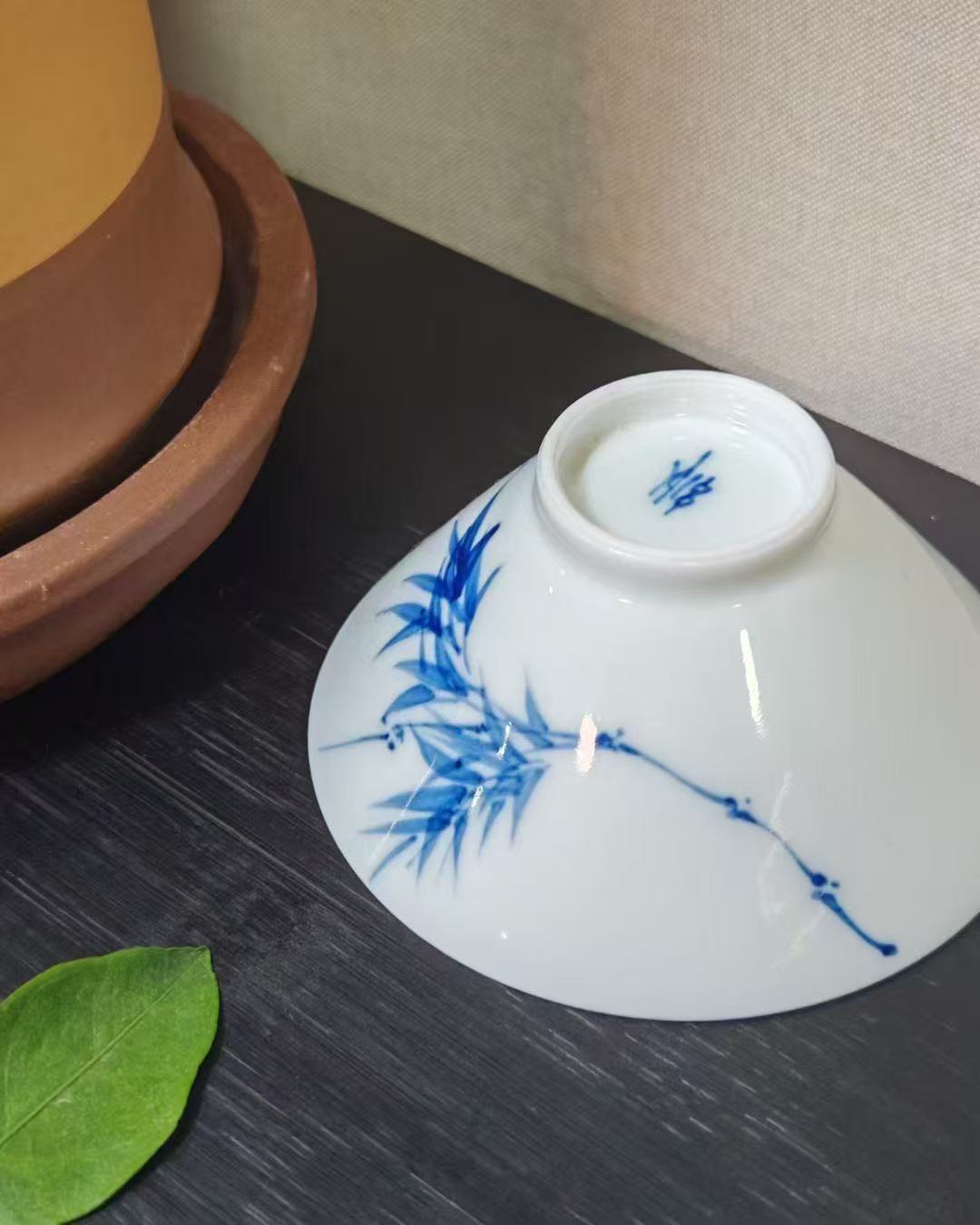 Blue-and-White Panda Asparagus Fern Conical Cup