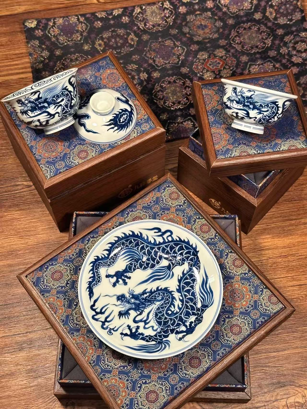 Fine Tableware - Three-Piece Blue-and-White Yuanlong Set