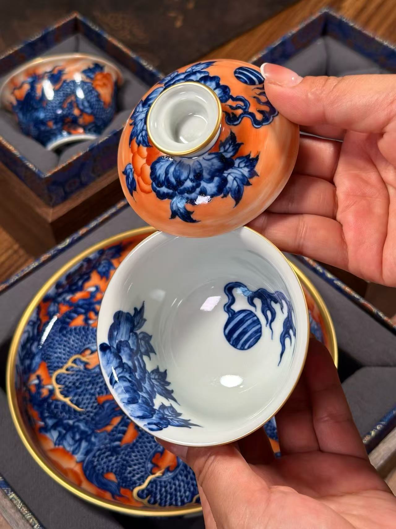 Blue-and-White Porcelain Set with Gold-Outlined Dragons in a Prosperous Era, Decorated with Ferric Red and Gold