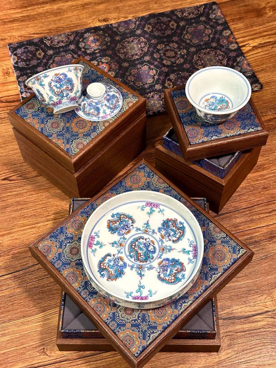 A three-piece hand-painted blue-and-white and doucai dragon-motif set. In traditional Chinese ceramic culture