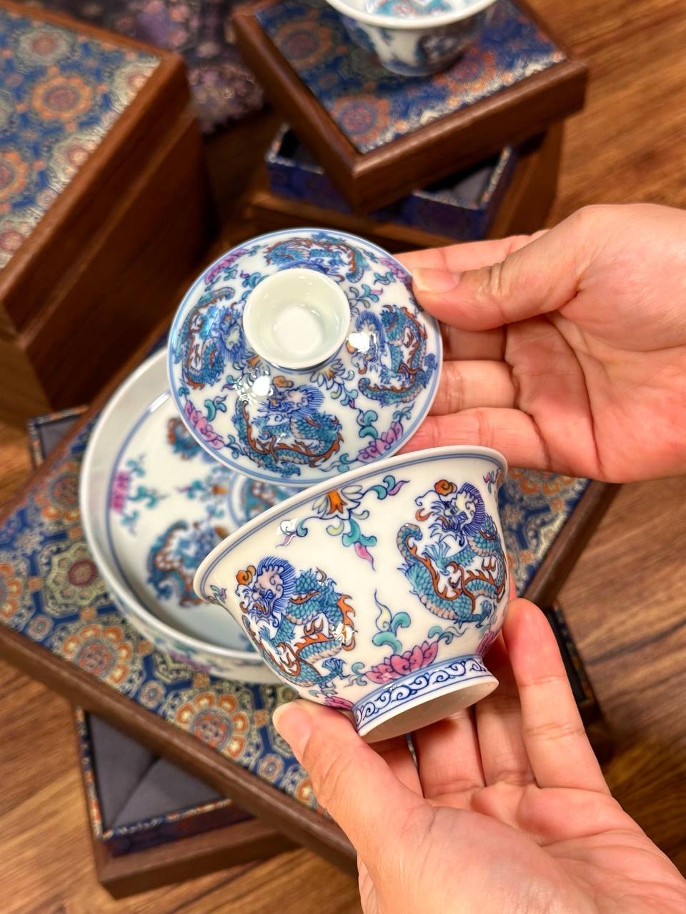 A three-piece hand-painted blue-and-white and doucai dragon-motif set. In traditional Chinese ceramic culture
