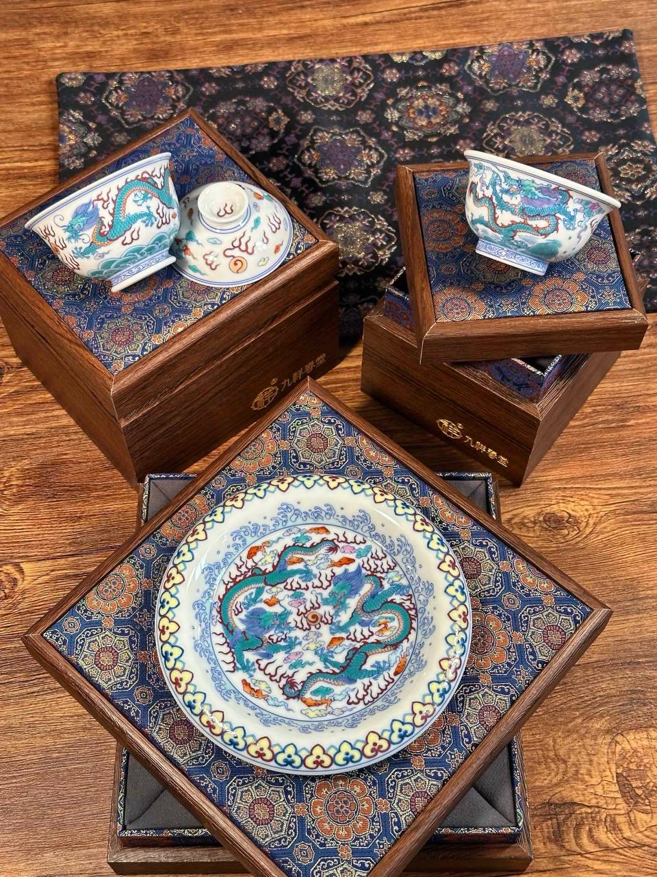 Hand-Painted Doucai Double Dragon Tea Set – Three-Piece Collection