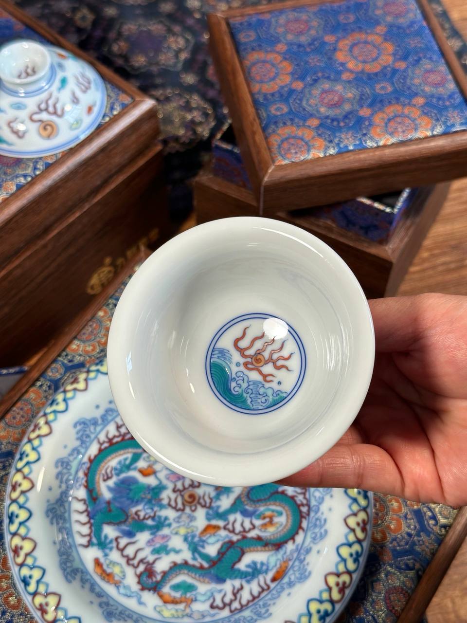 Hand-Painted Doucai Double Dragon Tea Set – Three-Piece Collection