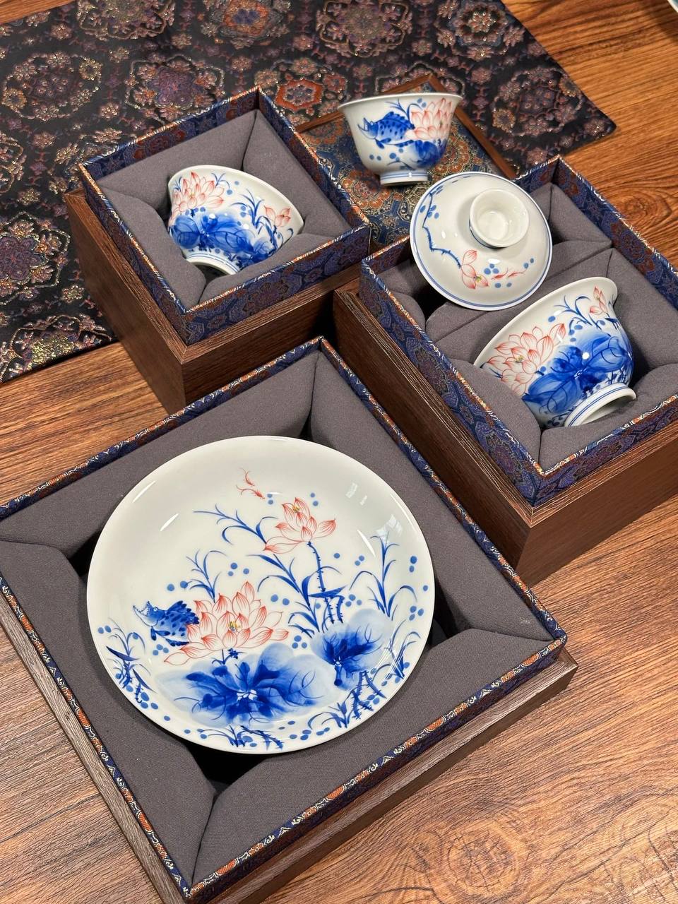 Hand-Painted Freehand Blue-and-White “Lotus is Precious” Set