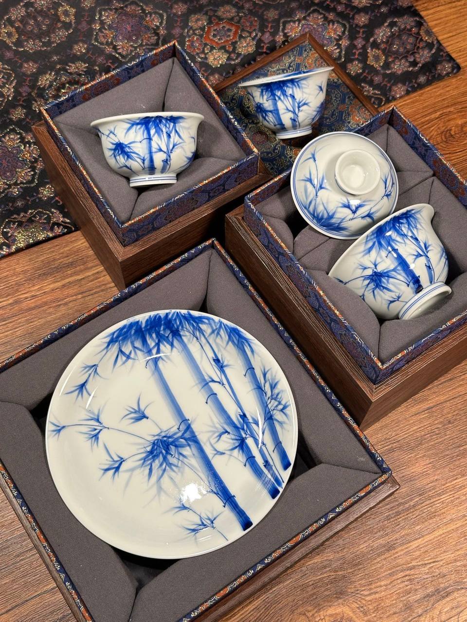 Hand-Painted Underglaze Blue-and-White “Step by Step” Set