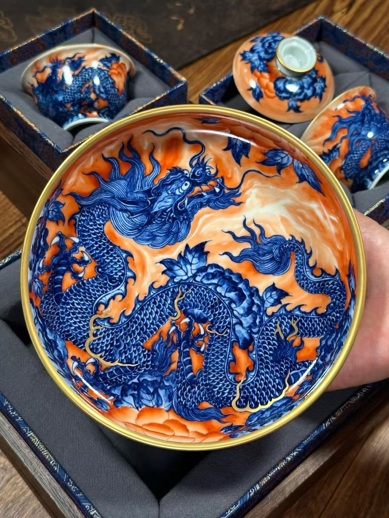 Blue-and-White Porcelain Set with Gold-Outlined Dragons in a Prosperous Era, Decorated with Ferric Red and Gold