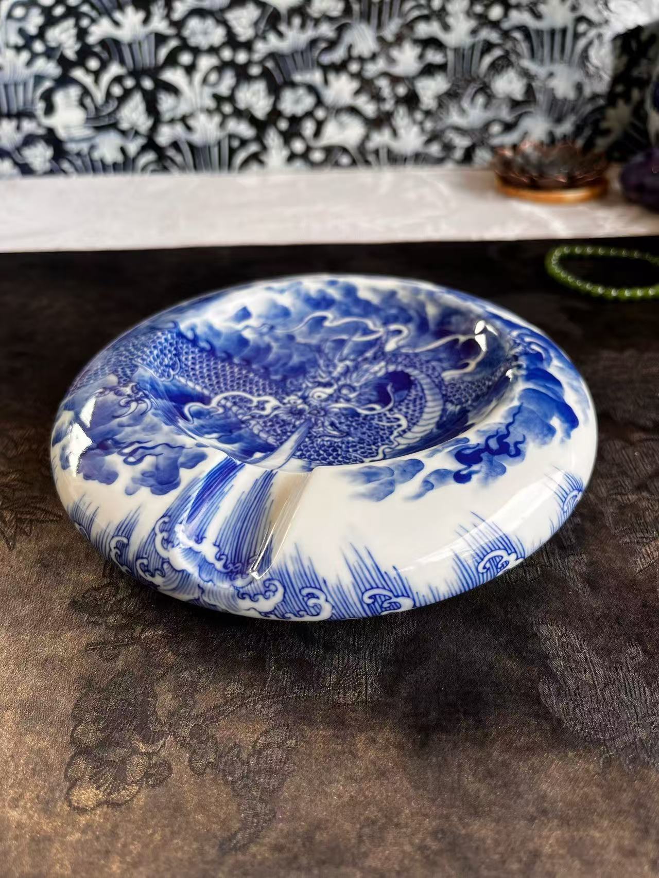 Blue-and-White Dragon-Patterned Cigar Jar