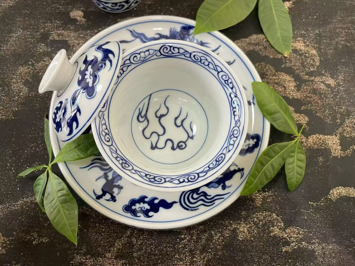 Blue-and-white porcelain from the Chai Kiln, modeled after Yuan-dynasty dragons