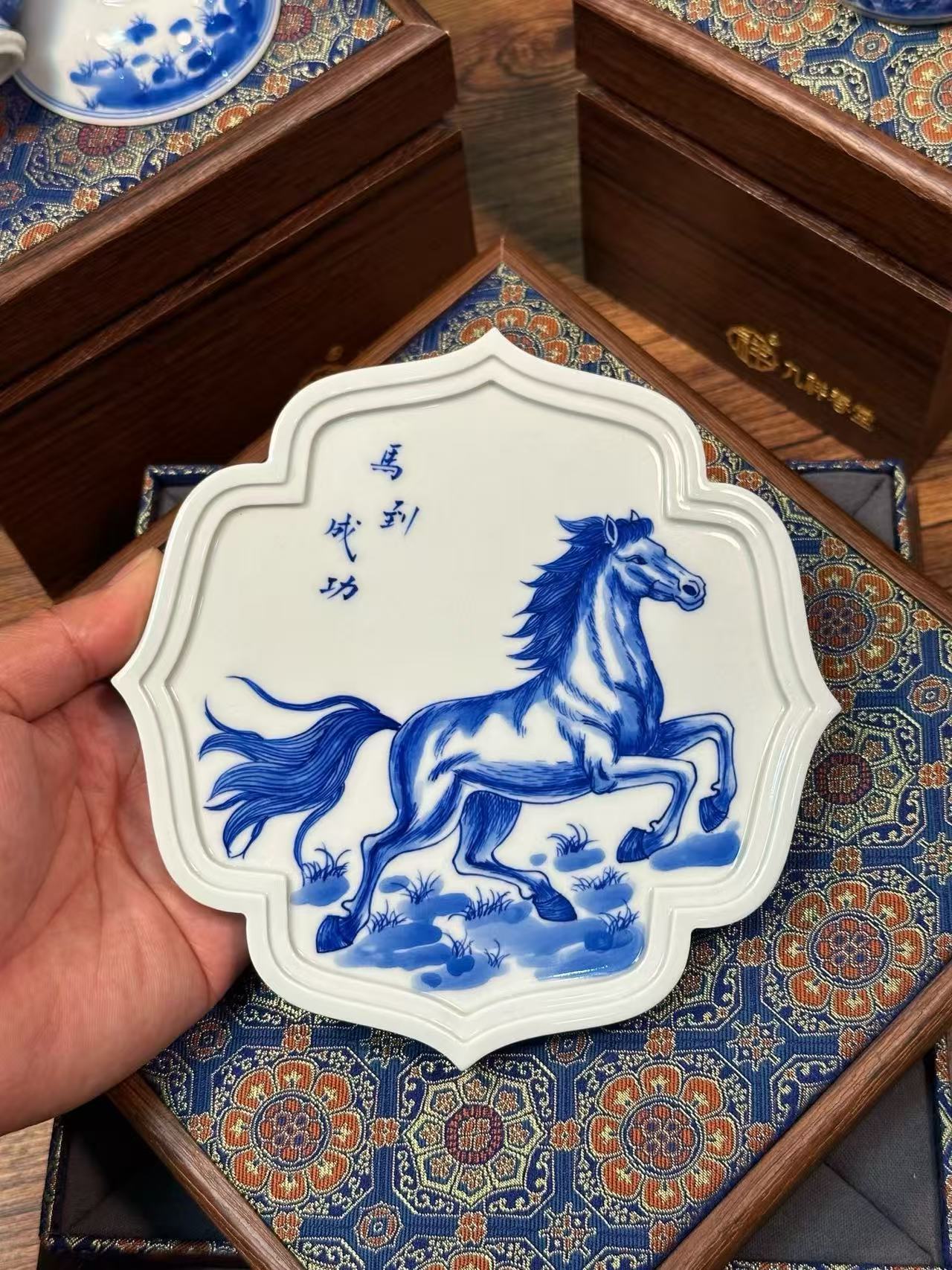 Expressionist Blue-and-White “Success at First Try” Set