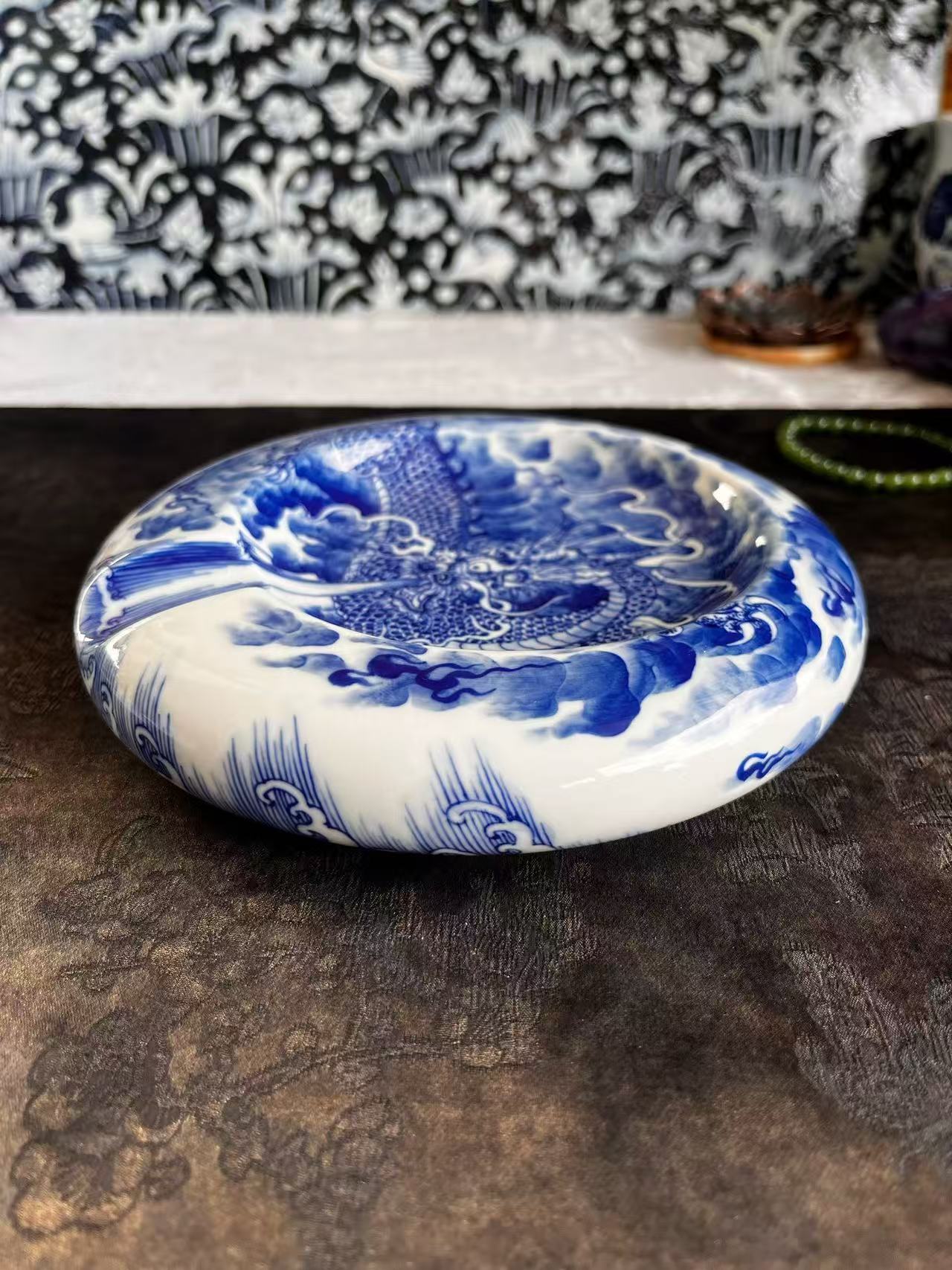 Blue-and-White Dragon-Patterned Cigar Jar