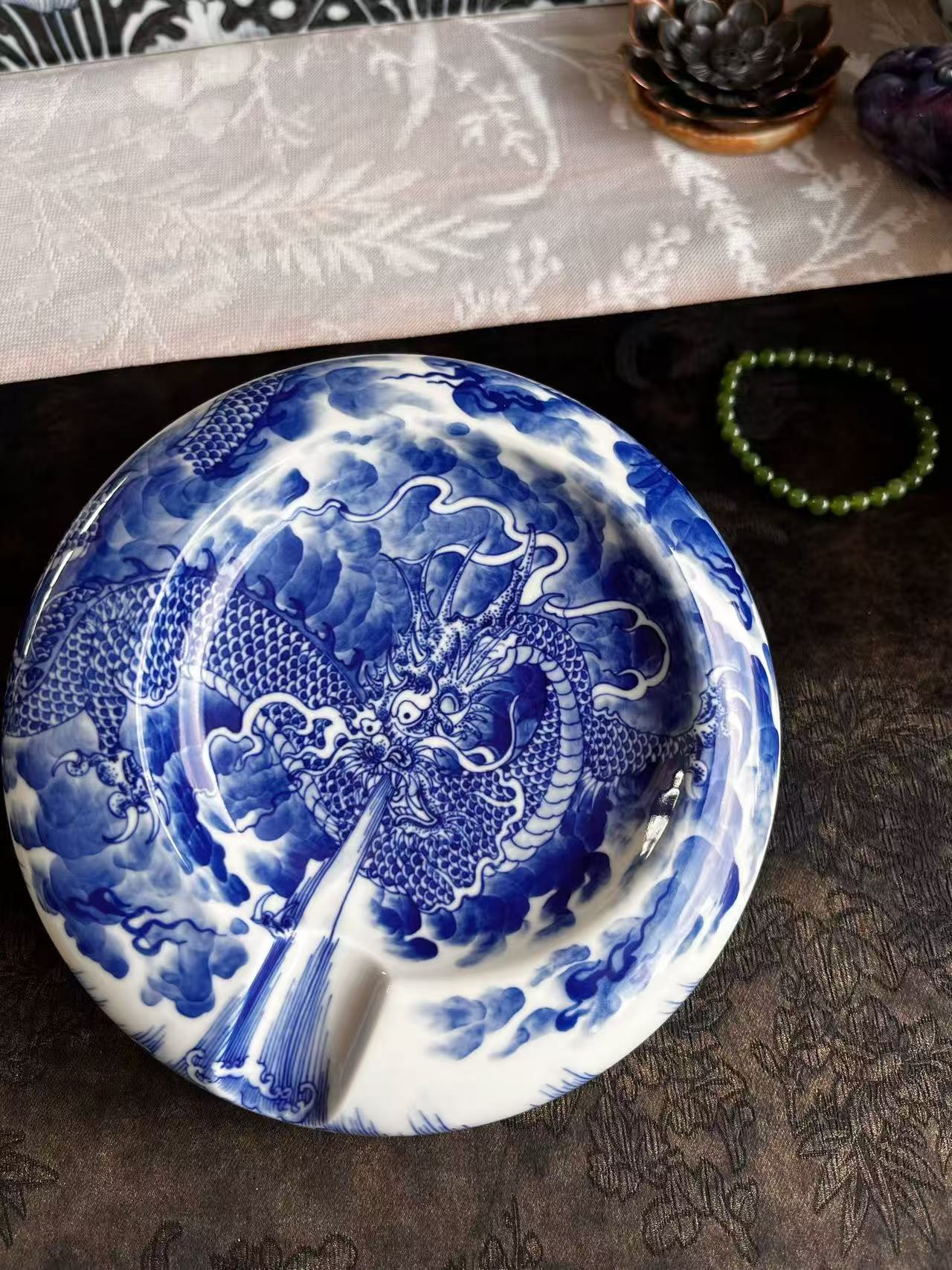 Blue-and-White Dragon-Patterned Cigar Jar