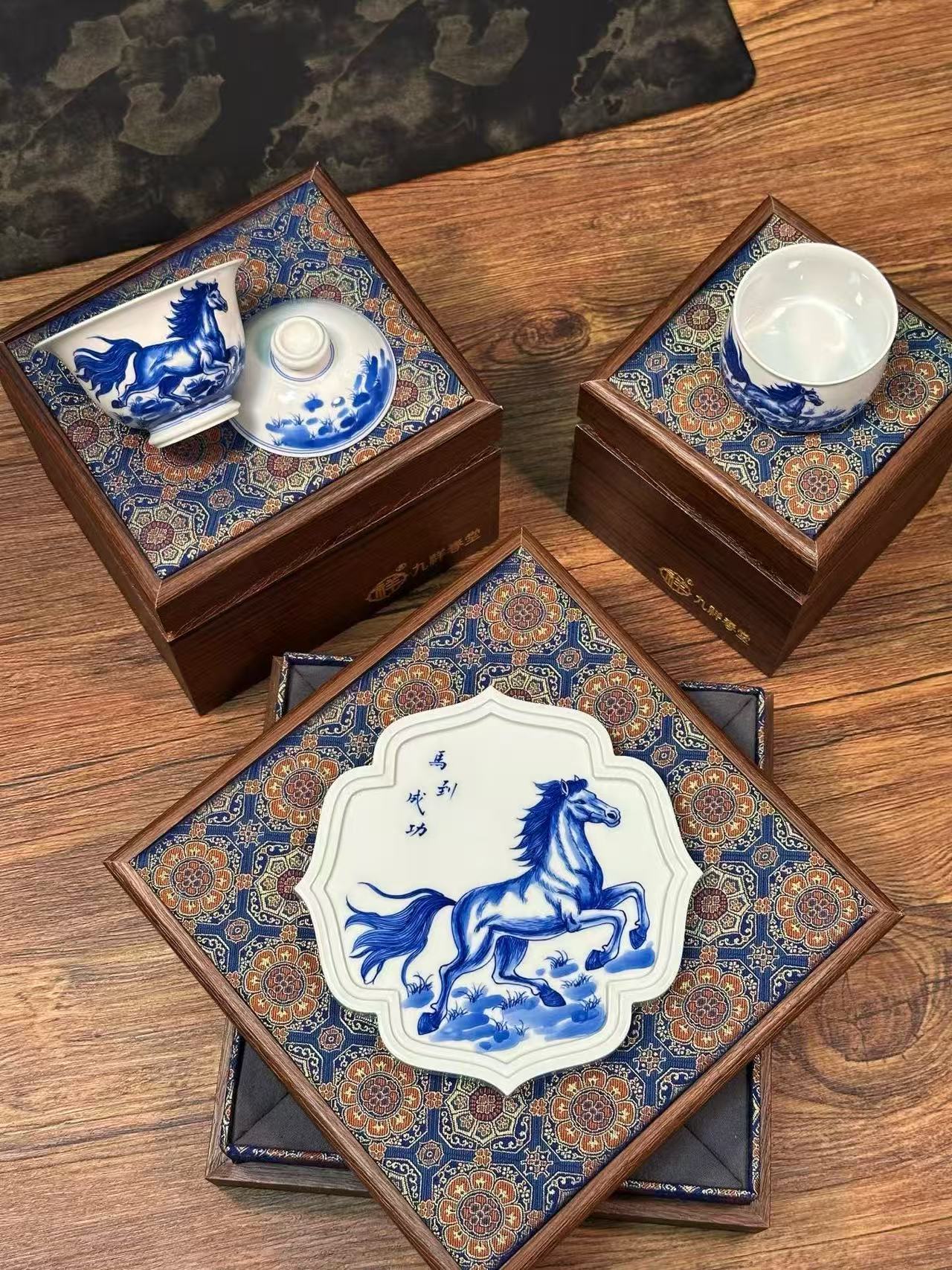 Expressionist Blue-and-White “Success at First Try” Set