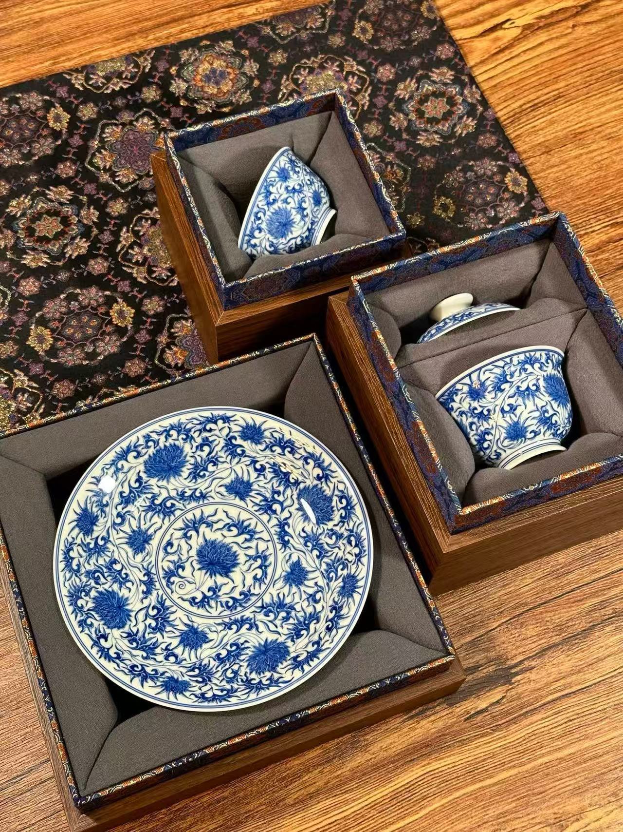 Three-Piece Blue-and-White “Bawangju” Scroll Pattern Set
