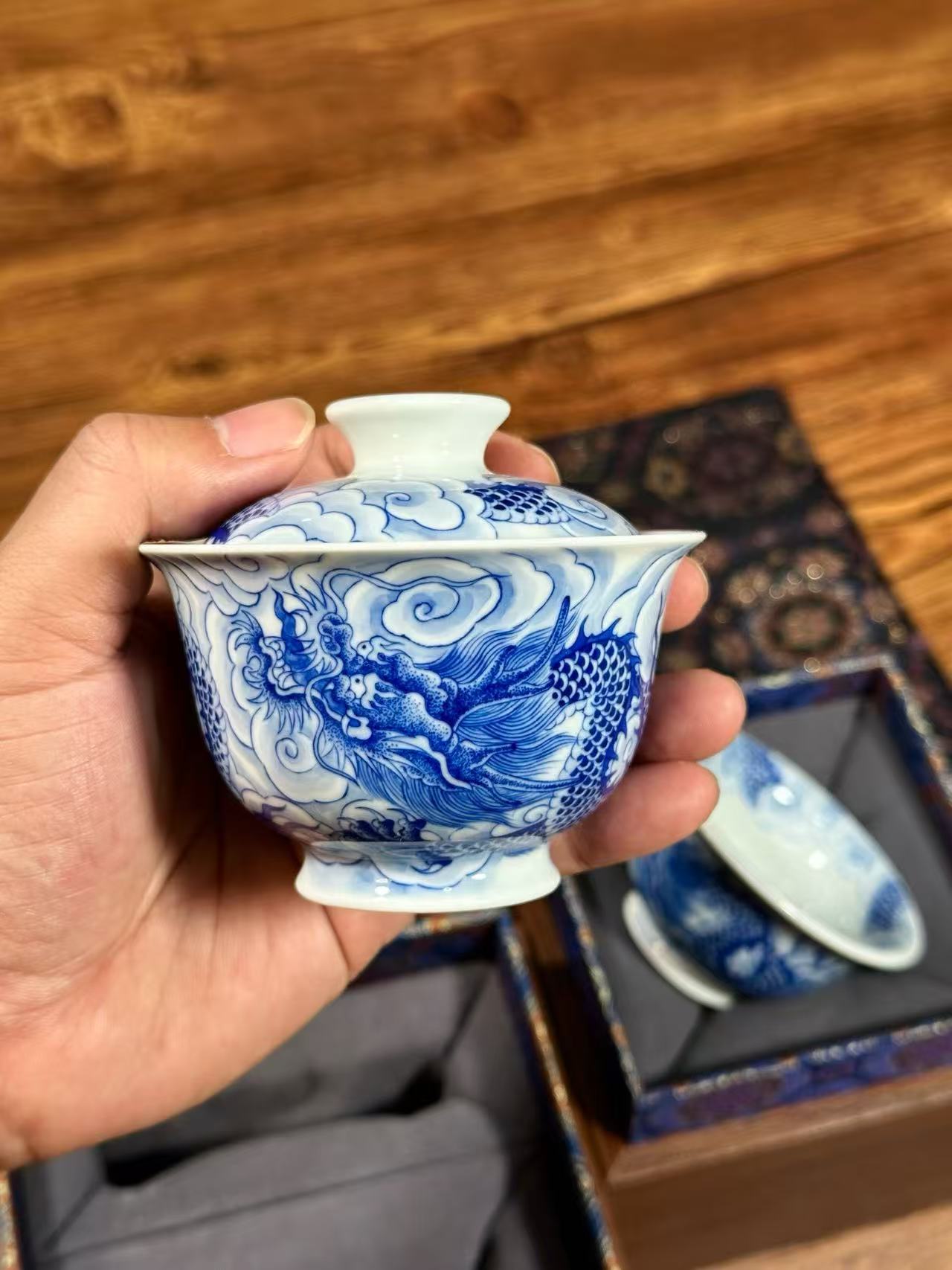 Blue-and-White Covered Bowl with Sea Dragon Design