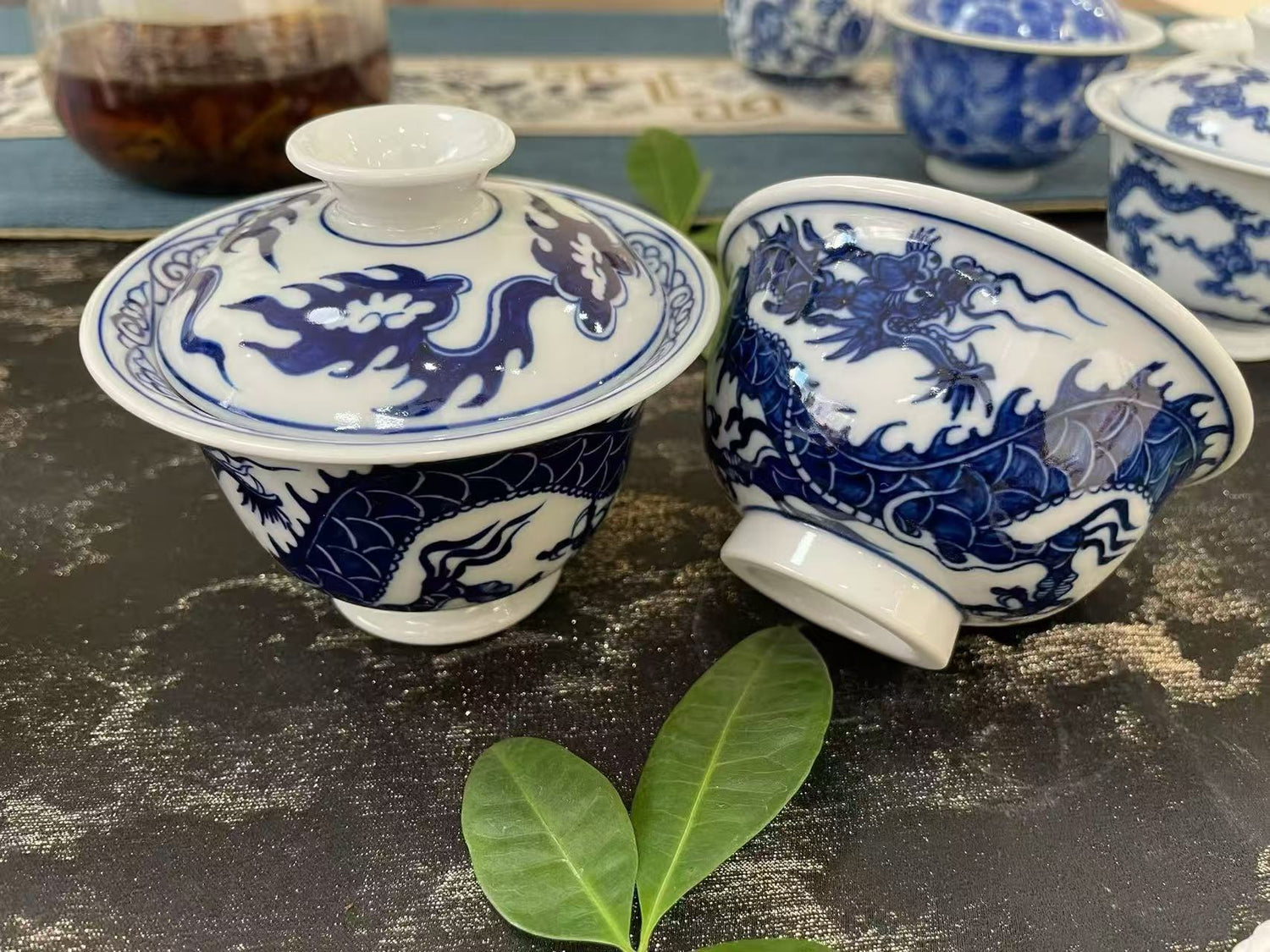Blue-and-white porcelain from the Chai Kiln, modeled after Yuan-dynasty dragons