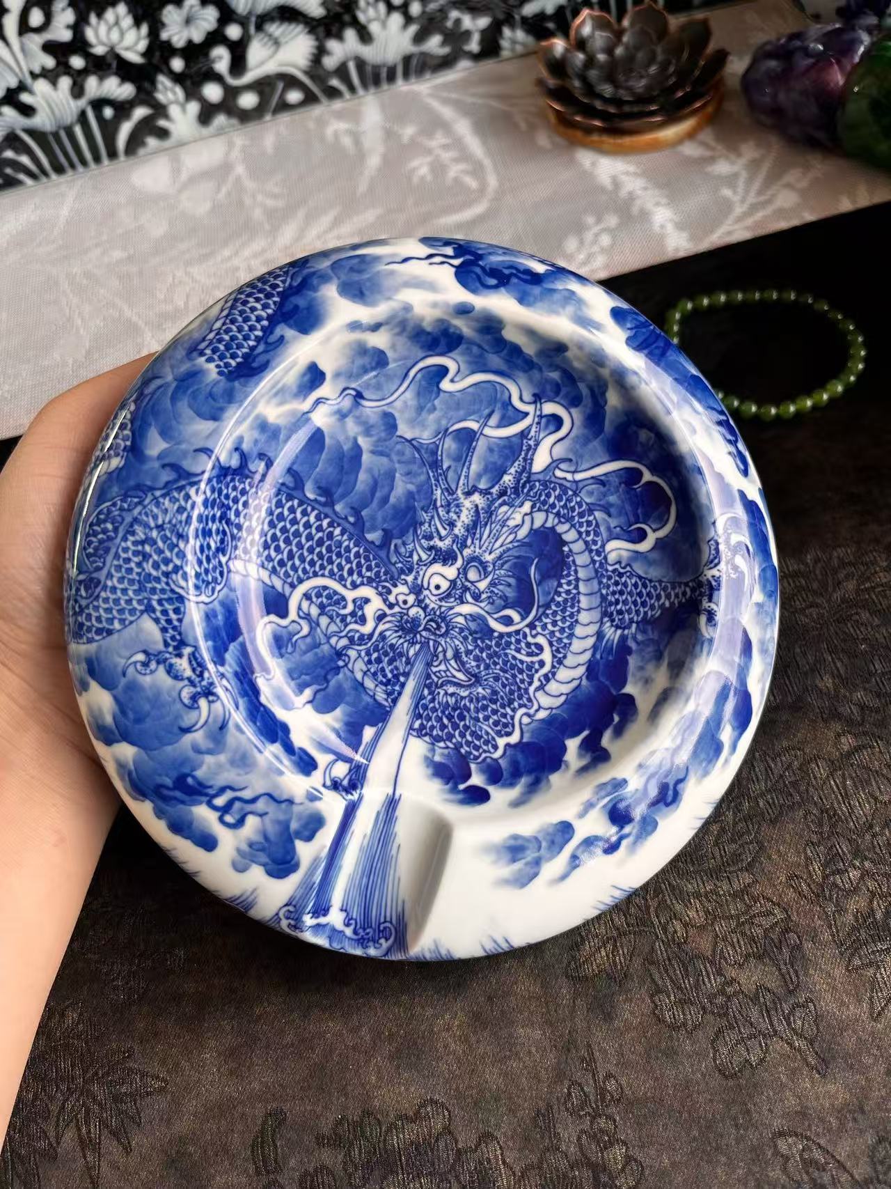 Blue-and-White Dragon-Patterned Cigar Jar